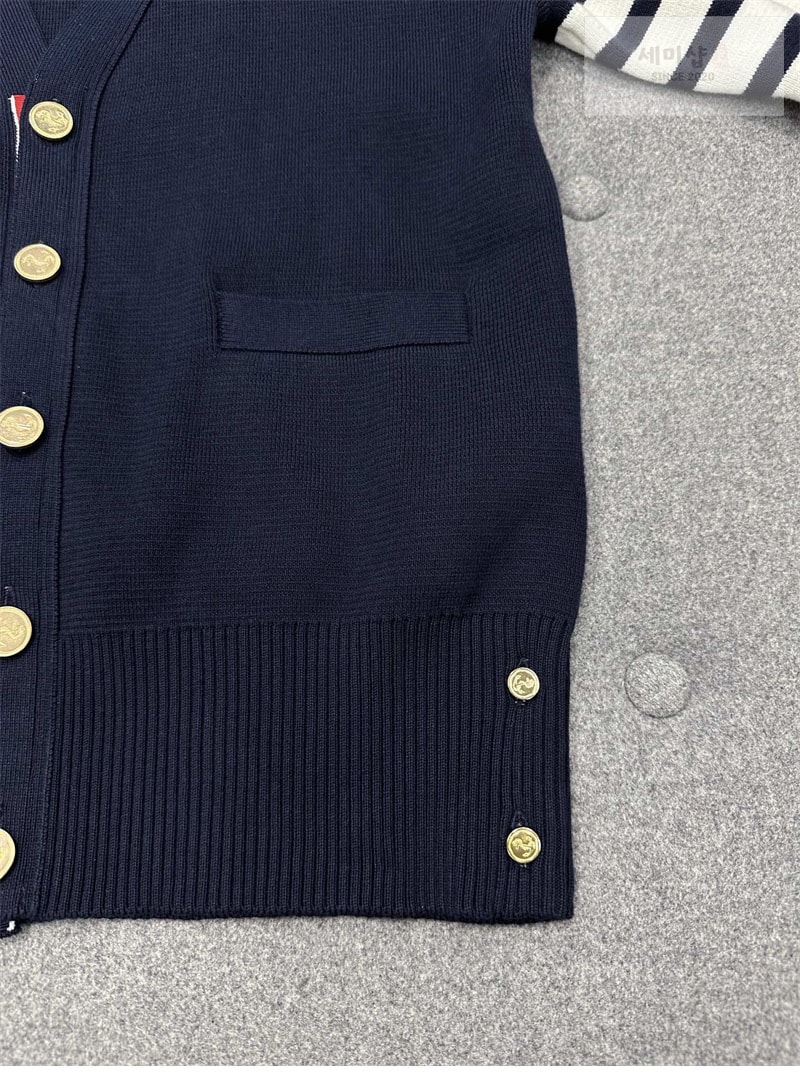 Thom Browne 톰브라운 사선완장 4-Bar 밀라노 스티치 클래식 가디건 레플리카 12번 이미지 - 의류 | 세미샵 레플리카 사이트