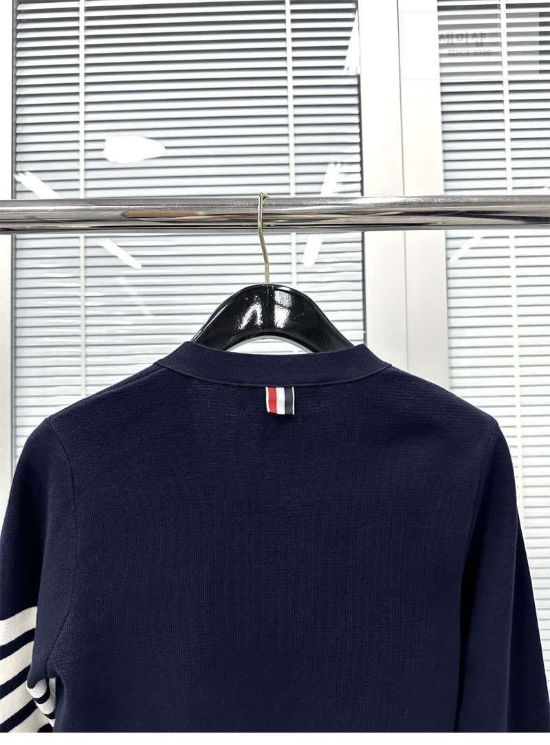 Thom Browne 톰브라운 사선완장 4-Bar 밀라노 스티치 클래식 가디건 레플리카 22번 이미지 - 의류 | 세미샵 레플리카 사이트