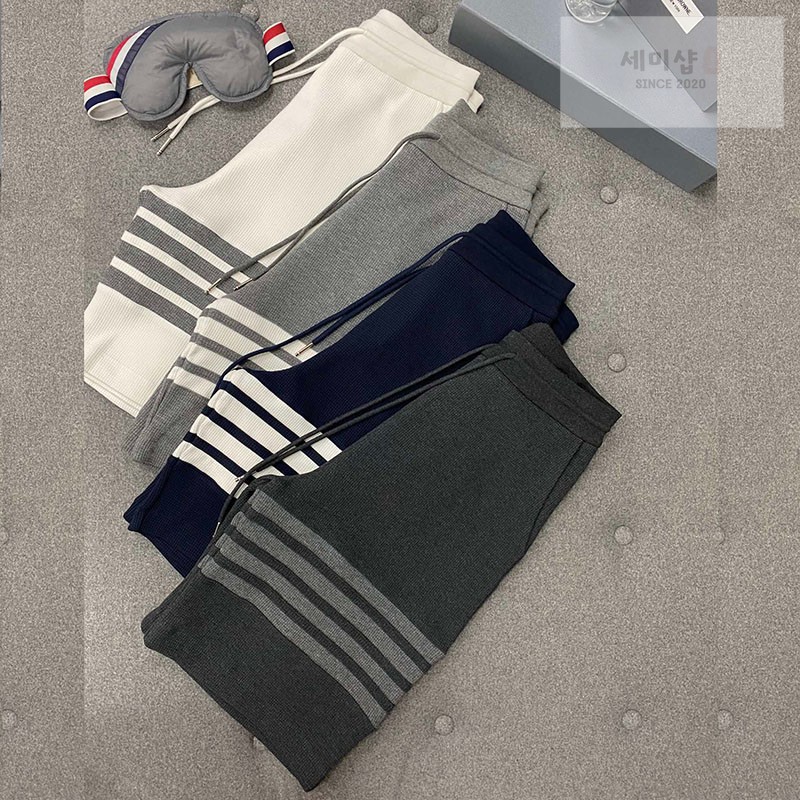 Thom Browne 톰브라운 사선완장 4-Bar 스웨트 와플 숏 팬츠 연그레이 의류 1번 이미지