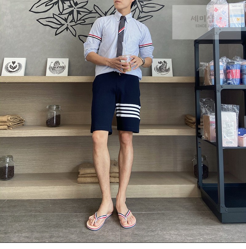 Thom Browne 톰브라운 사선완장 4-Bar 스웨트 와플 숏 팬츠 연그레이 의류 2번 이미지
