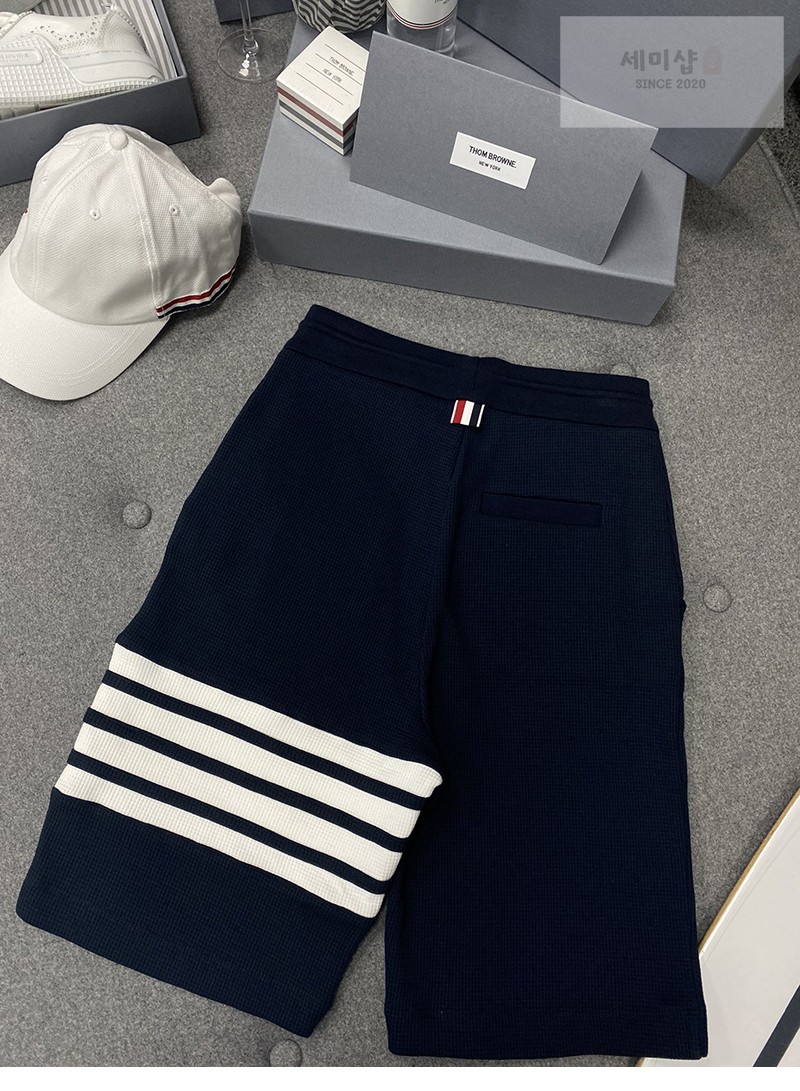 Thom Browne 톰브라운 사선완장 4-Bar 스웨트 와플 숏 팬츠 연그레이 의류 9번 이미지