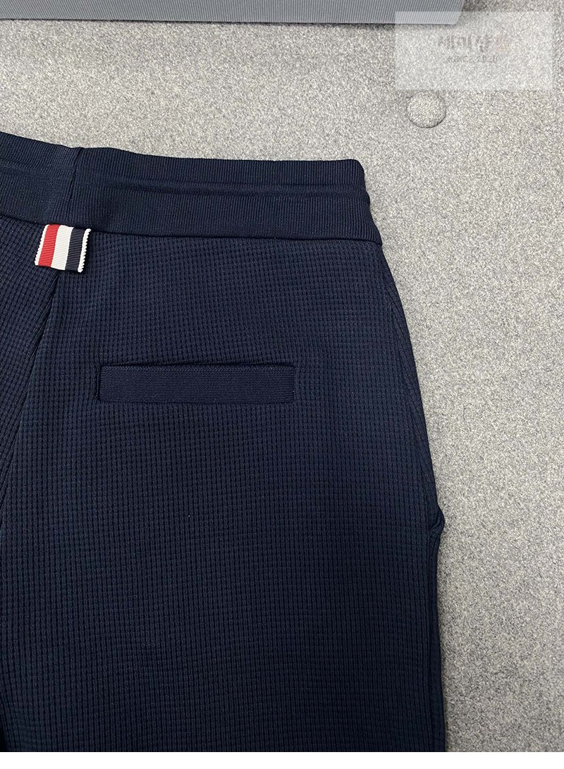 Thom Browne 톰브라운 사선완장 4-Bar 스웨트 와플 숏 팬츠 연그레이 의류 12번 이미지
