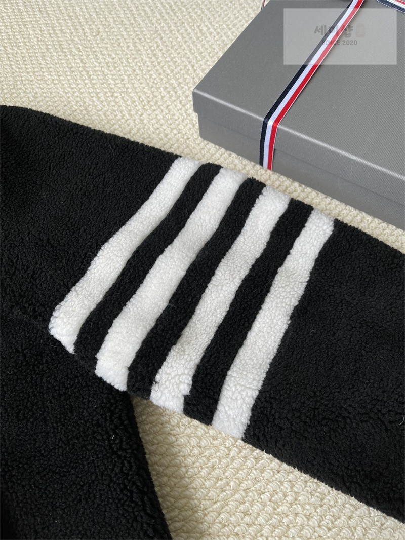 Thom Browne 톰브라운 사선완장 4-Bar 시어링 클래식 피코트 블랙 의류 19번 이미지
