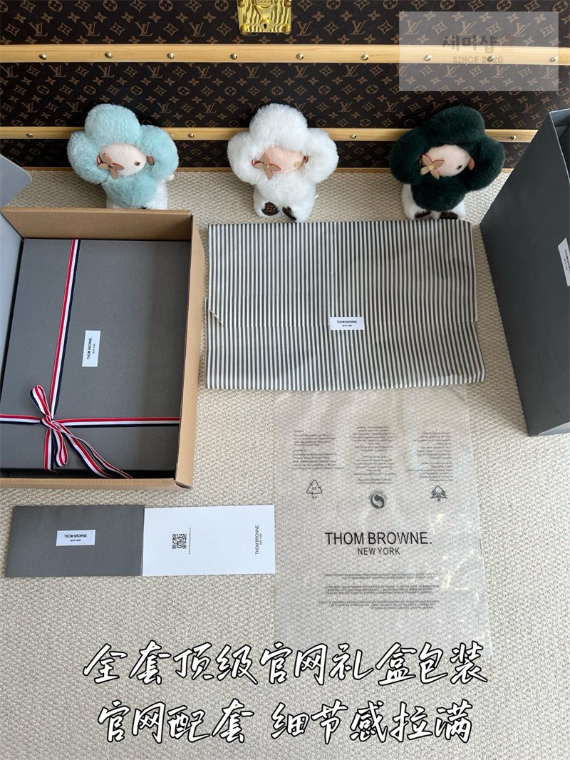 Thom Browne 톰브라운 사선완장 4-Bar 앵커 자카드 봄버 자켓 네이비 의류 32번 이미지