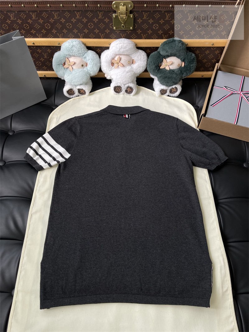 Thom Browne 톰브라운 사선완장 4-Bar 울 저지 폴로 셔츠 & 팬츠 세트 다크 그레이 의류 23번 이미지
