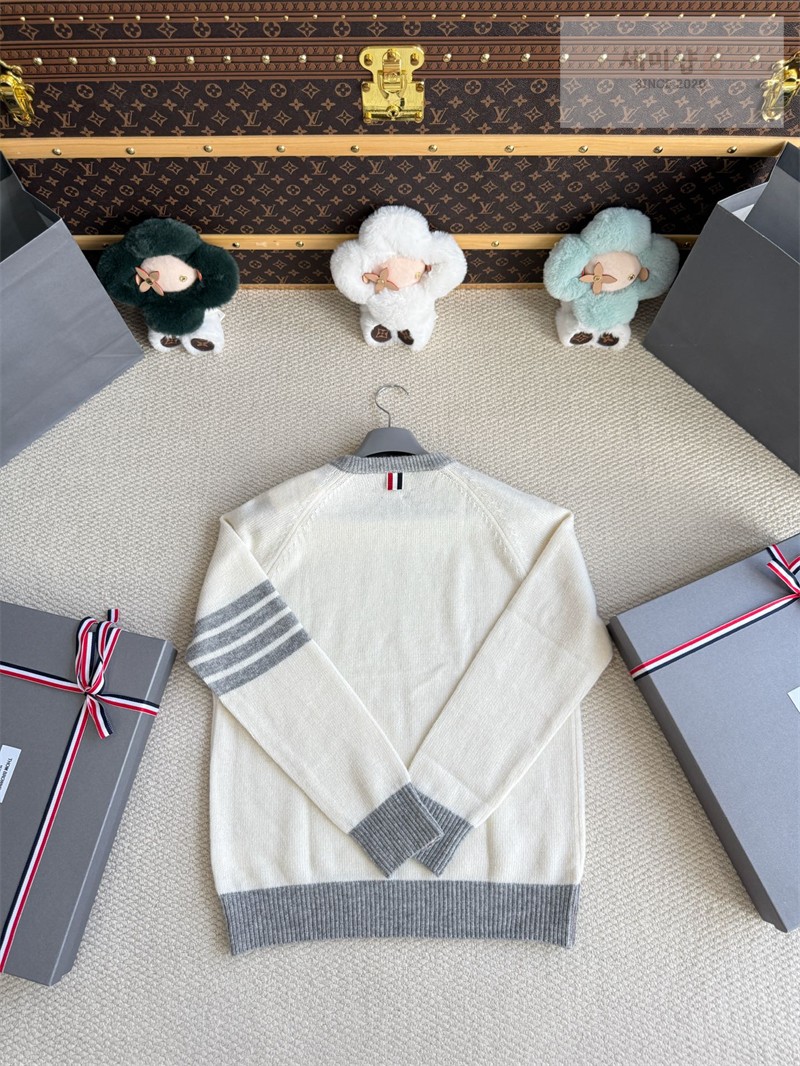 Thom Browne 톰브라운 사선완장 4-Bar 울 크루넥 스웨터 그린 의류 17번 이미지