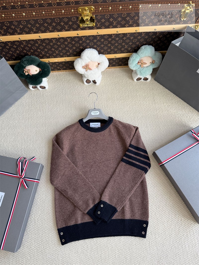 Thom Browne 톰브라운 사선완장 4-Bar 울 크루넥 스웨터 그린 의류 24번 이미지