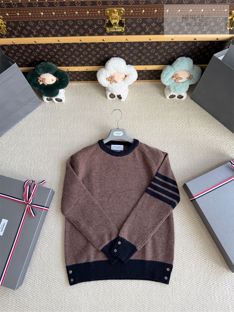 Thom Browne 톰브라운 사선완장 4-Bar 울 크루넥 스웨터 그린 의류 25번 이미지