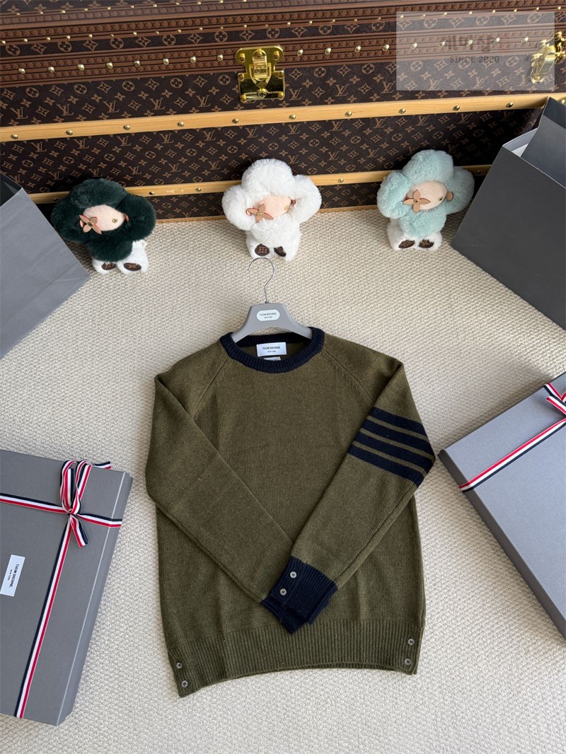 Thom Browne 톰브라운 사선완장 4-Bar 울 크루넥 스웨터 그린 의류 34번 이미지