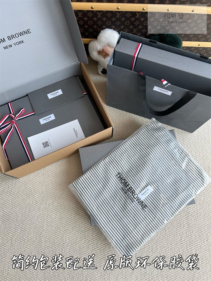 Thom Browne 톰브라운 사선완장 4-Bar 울 크루넥 스웨터 그린 의류 50번 이미지