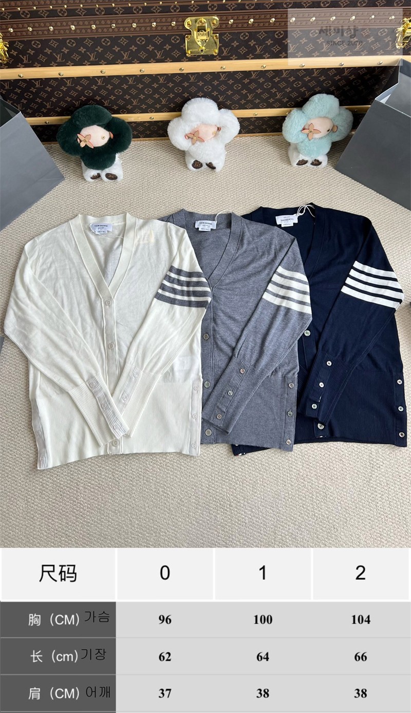 Thom Browne 톰브라운 사선완장 4-Bar 울 클래식 가디건 여성용 블루 의류 2번 이미지