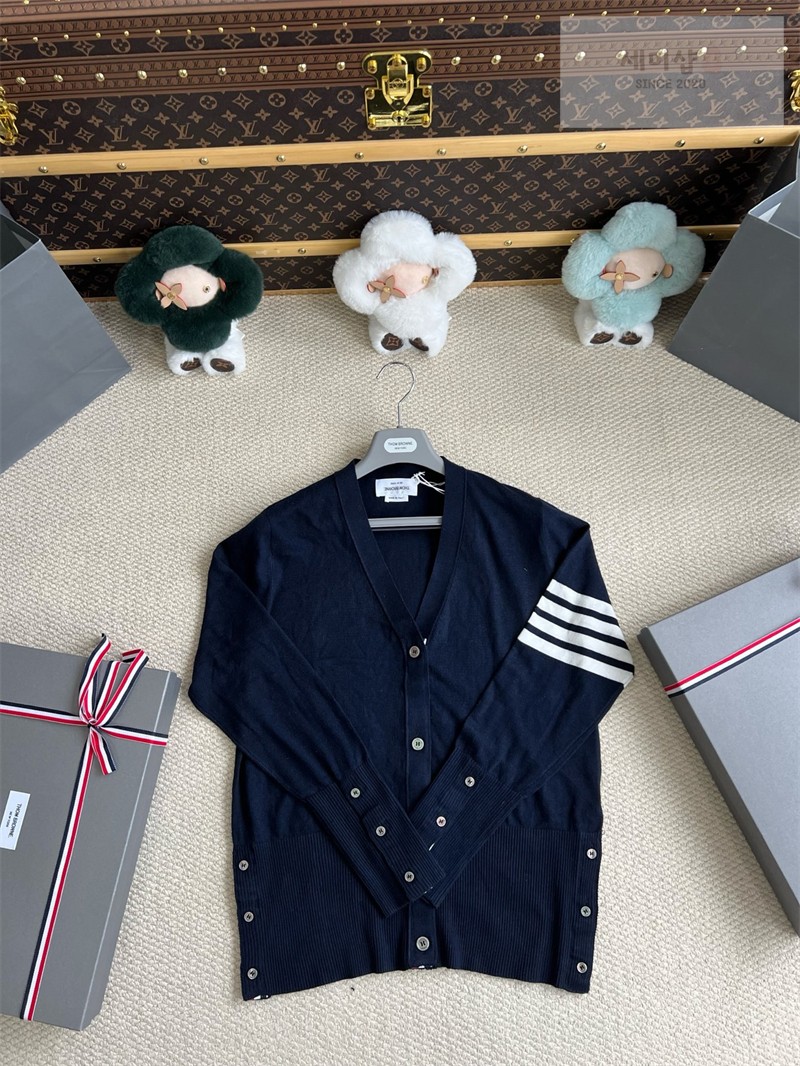 Thom Browne 톰브라운 사선완장 4-Bar 울 클래식 가디건 여성용 블루 의류 15번 이미지