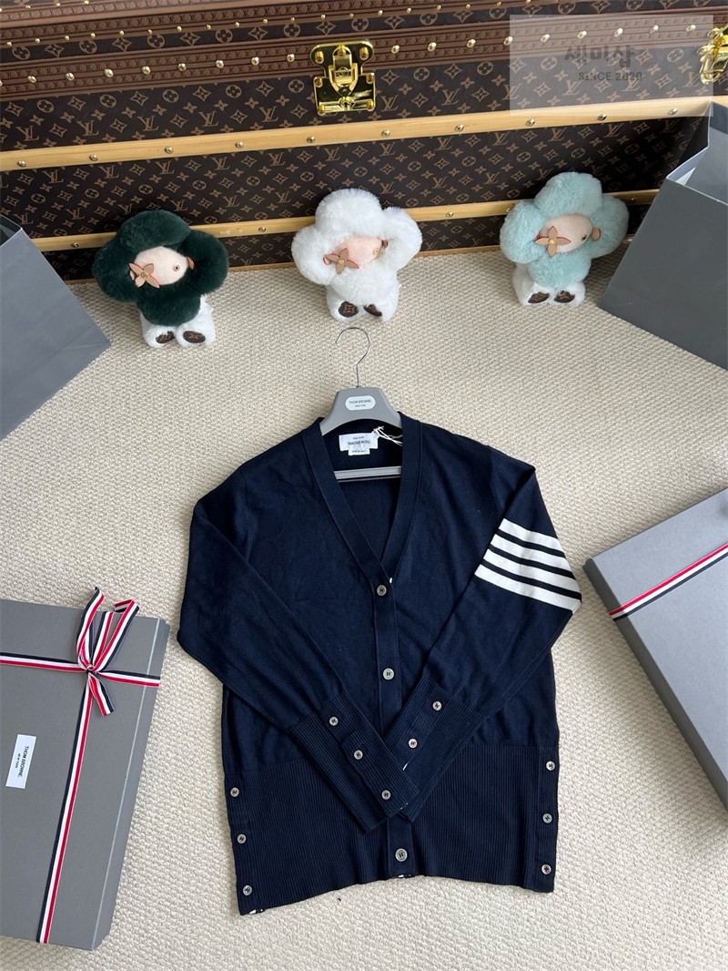 Thom Browne 톰브라운 사선완장 4-Bar 울 클래식 가디건 여성용 블루 의류 16번 이미지