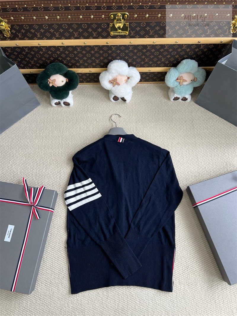 Thom Browne 톰브라운 사선완장 4-Bar 울 클래식 가디건 여성용 블루 의류 17번 이미지