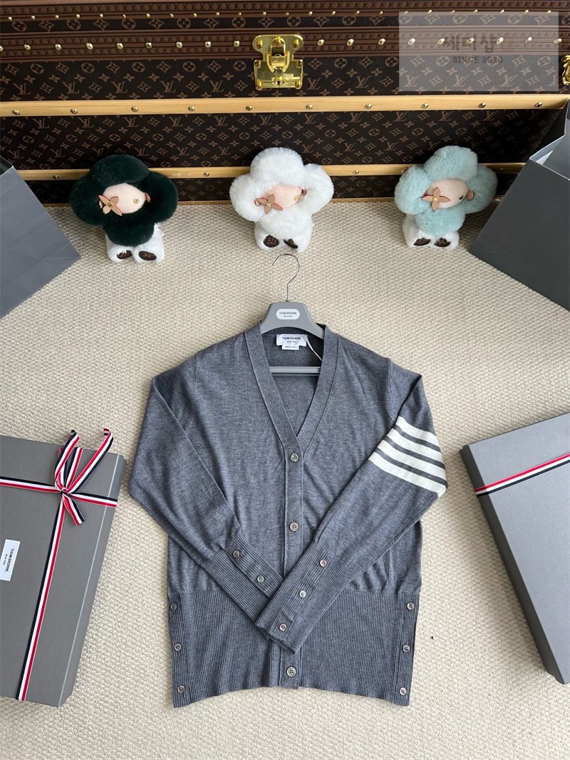 Thom Browne 톰브라운 사선완장 4-Bar 울 클래식 가디건 여성용 블루 의류 24번 이미지