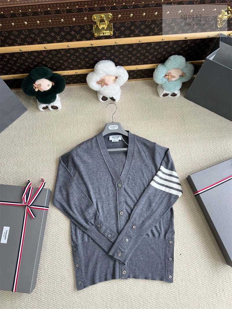Thom Browne 톰브라운 사선완장 4-Bar 울 클래식 가디건 여성용 블루 의류 25번 이미지