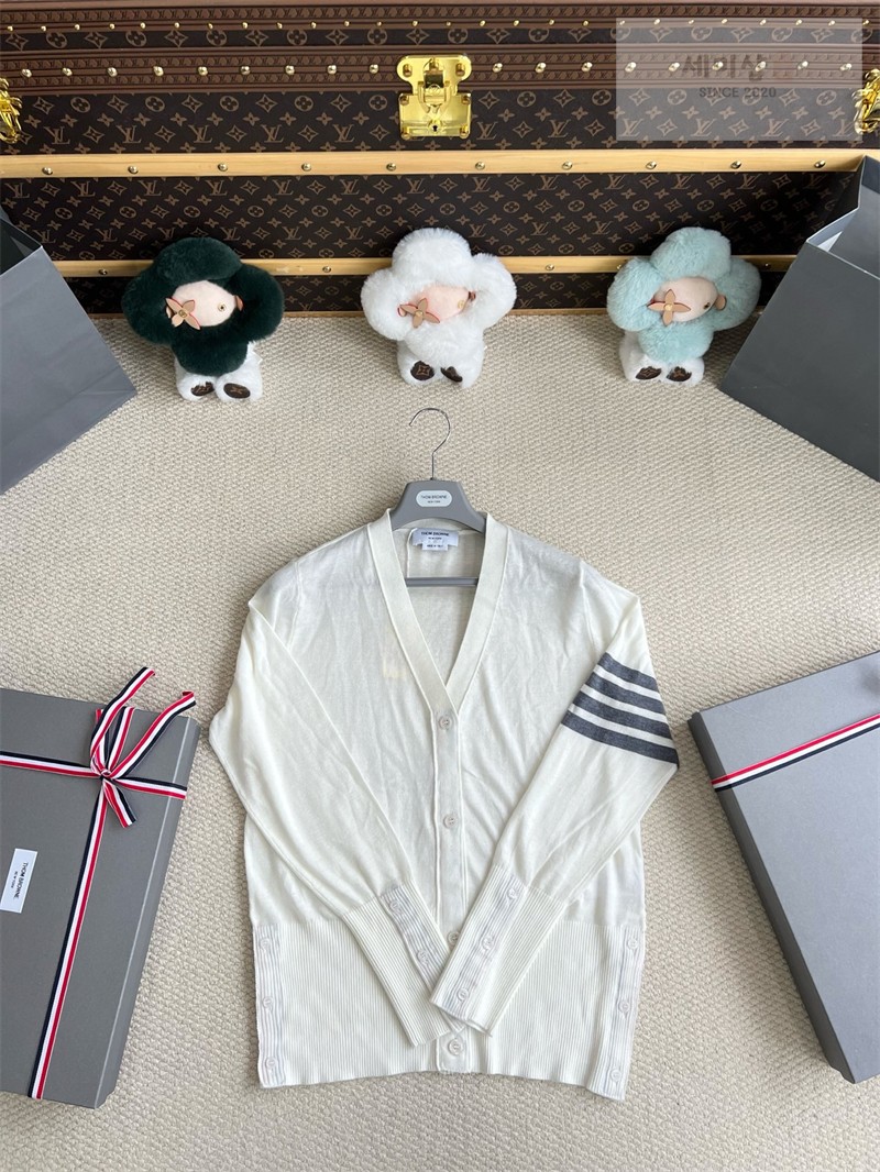 Thom Browne 톰브라운 사선완장 4-Bar 울 클래식 가디건 여성용 블루 의류 33번 이미지