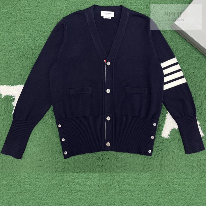 Thom Browne 톰브라운 사선완장 4-Bar 캐시미어 크롭 v넥 가디건 의류 1번 이미지