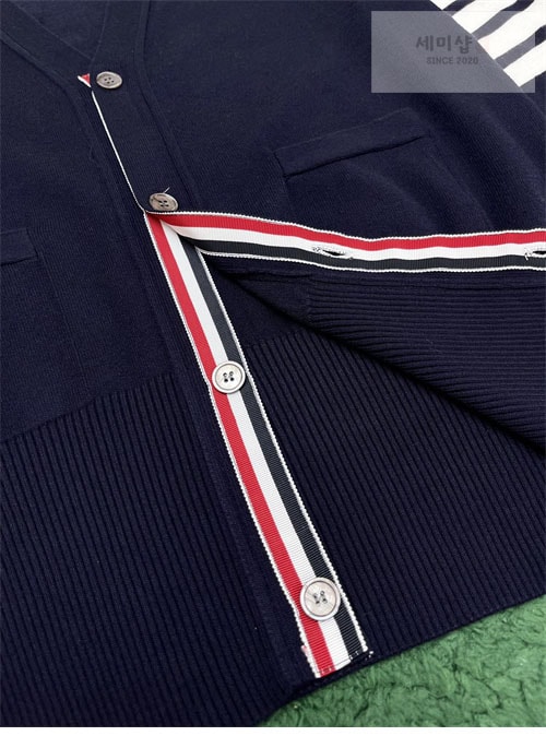 Thom Browne 톰브라운 사선완장 4-Bar 캐시미어 크롭 v넥 가디건 의류 16번 이미지
