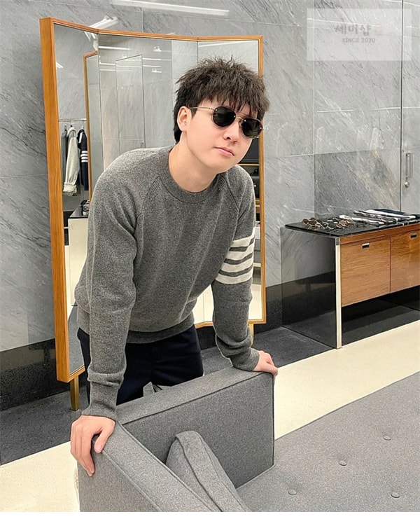 Thom Browne 톰브라운 사선완장 4-Bar 캐시미어 풀오버 니트 의류 2번 이미지