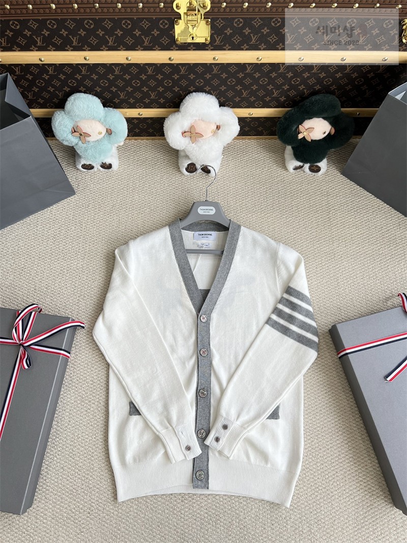 Thom Browne 톰브라운 사선완장 4-Bar 코튼 릴랙스 헥터 브이넥 가디건 네이비 의류 14번 이미지