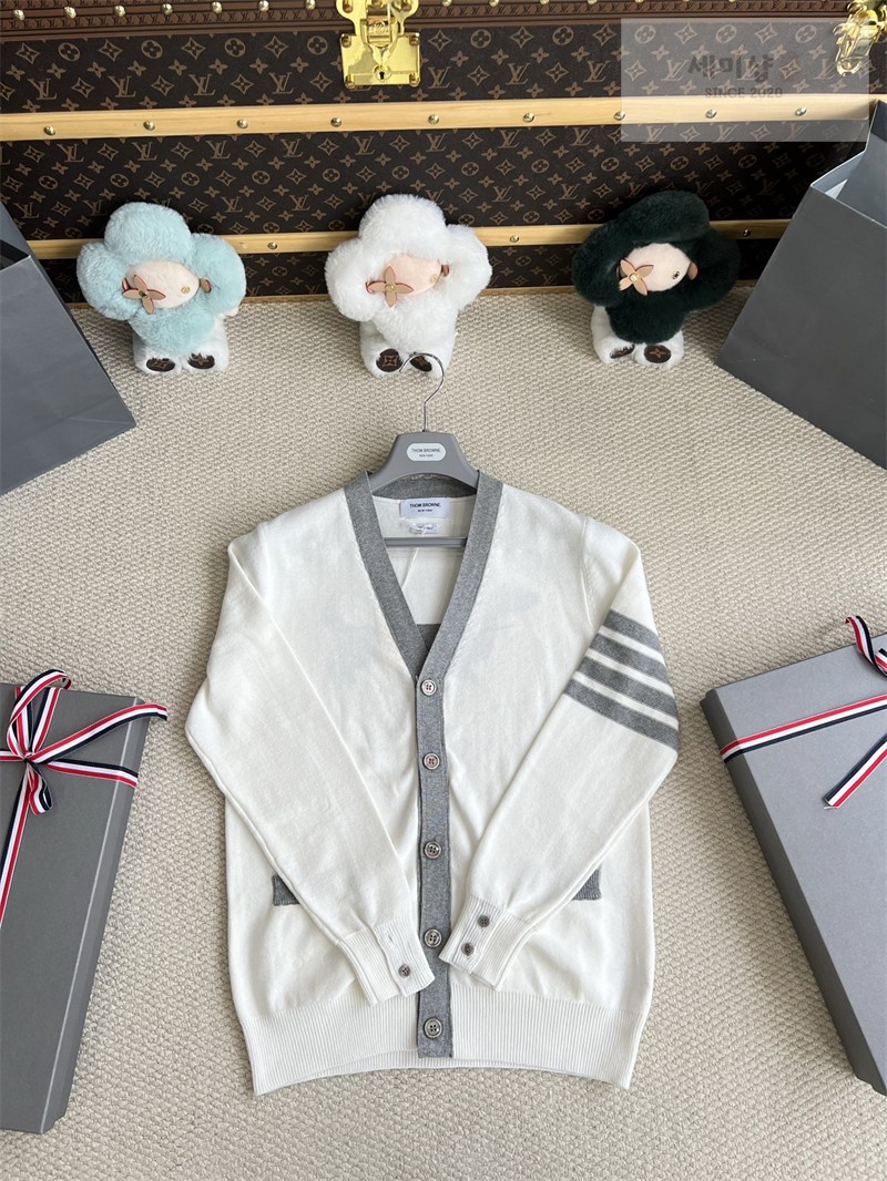 Thom Browne 톰브라운 사선완장 4-Bar 코튼 릴랙스 헥터 브이넥 가디건 네이비 의류 15번 이미지