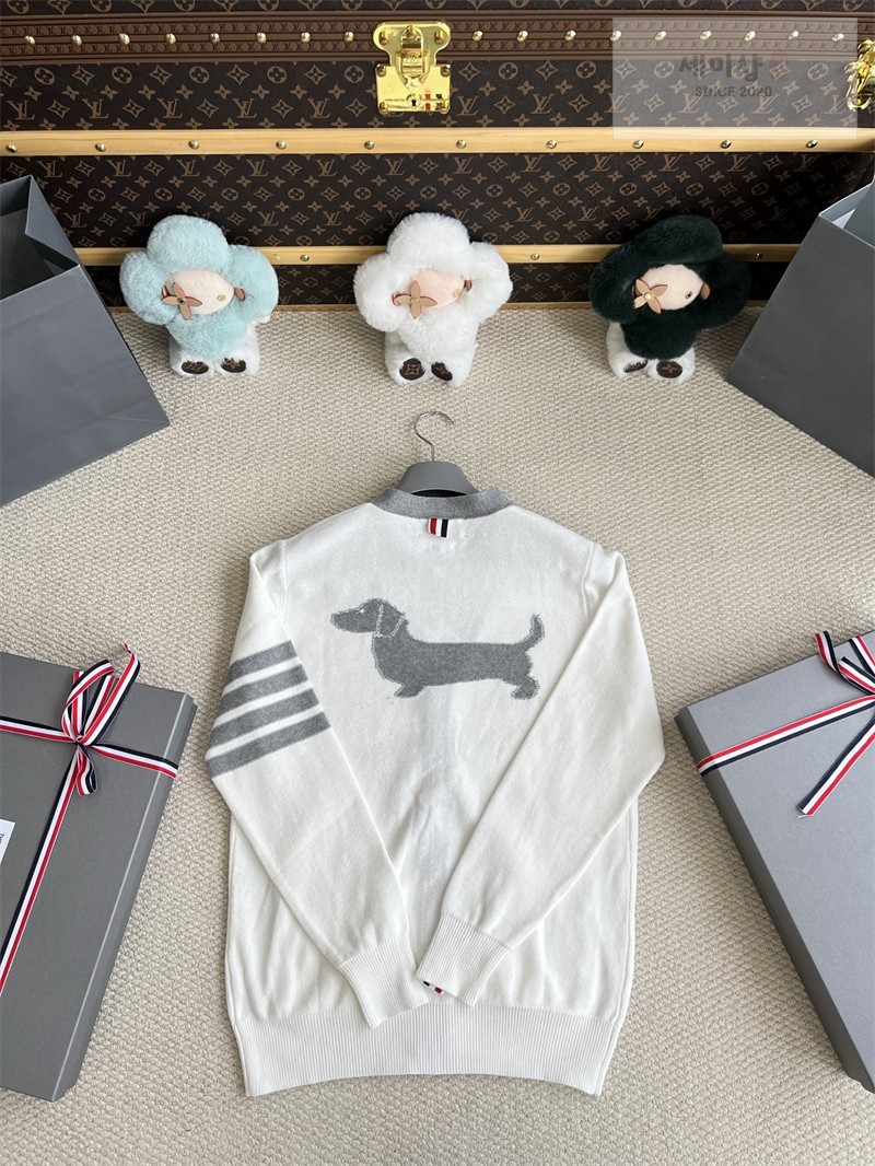 Thom Browne 톰브라운 사선완장 4-Bar 코튼 릴랙스 헥터 브이넥 가디건 네이비 의류 16번 이미지