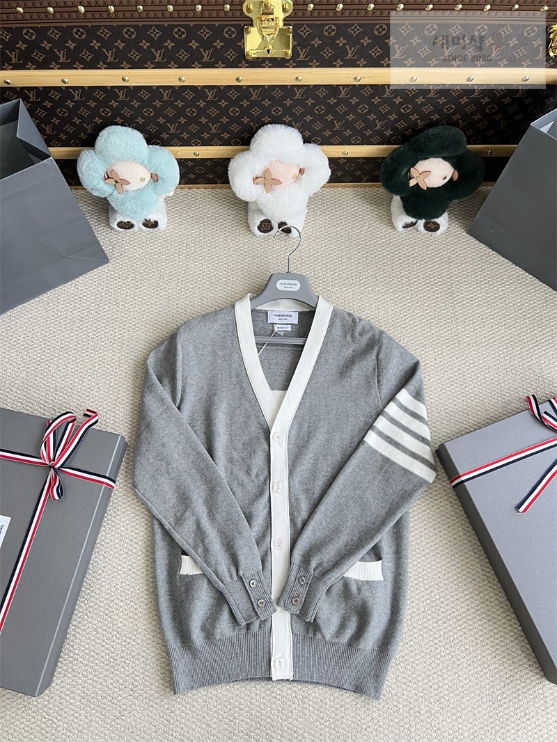 Thom Browne 톰브라운 사선완장 4-Bar 코튼 릴랙스 헥터 브이넥 가디건 네이비 의류 23번 이미지