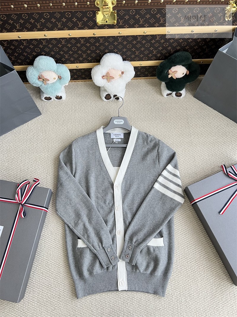 Thom Browne 톰브라운 사선완장 4-Bar 코튼 릴랙스 헥터 브이넥 가디건 네이비 의류 24번 이미지