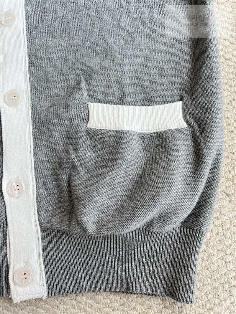 Thom Browne 톰브라운 사선완장 4-Bar 코튼 릴랙스 헥터 브이넥 가디건 네이비 의류 28번 이미지
