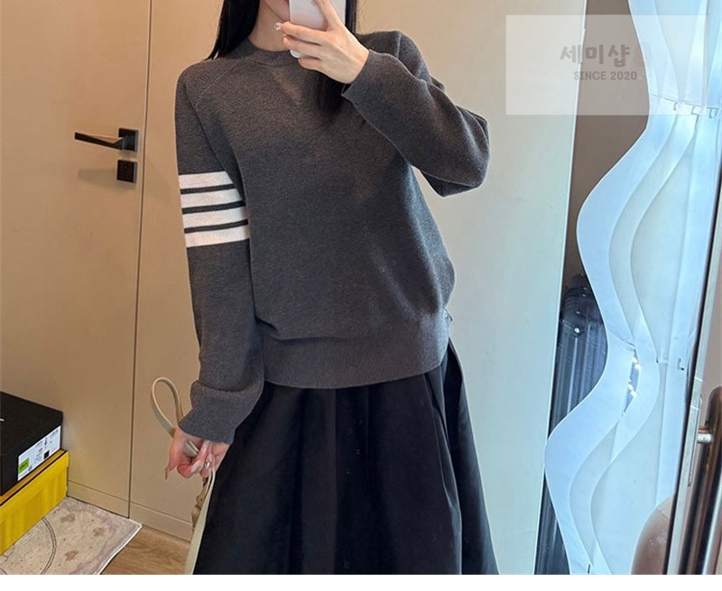 Thom Browne 톰브라운 사선완장 4-Bar 코튼 크루넥 니트 스웨터 네이비 의류 4번 이미지