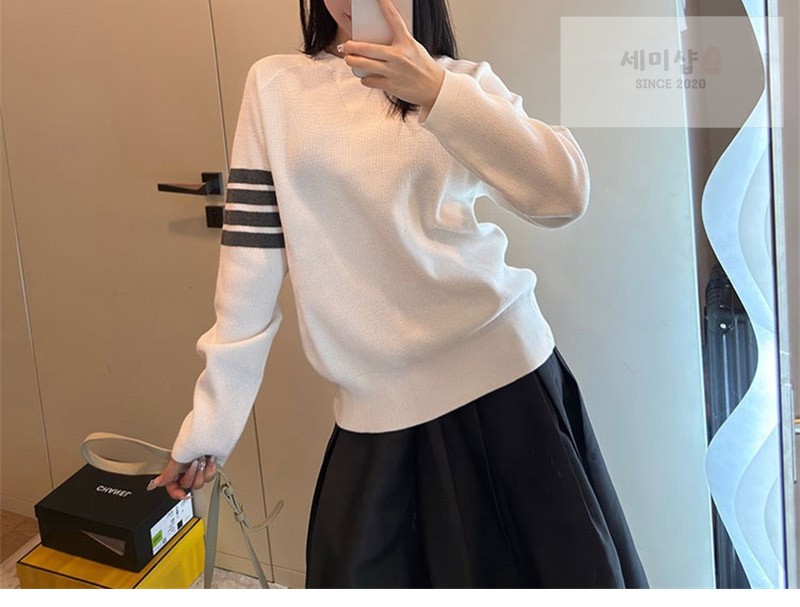 Thom Browne 톰브라운 사선완장 4-Bar 코튼 크루넥 니트 스웨터 네이비 의류 5번 이미지