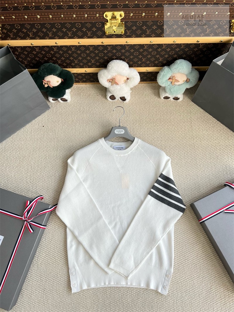 Thom Browne 톰브라운 사선완장 4-Bar 코튼 크루넥 니트 스웨터 네이비 의류 15번 이미지