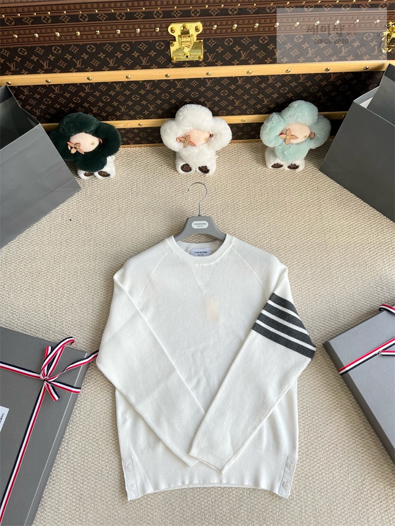 Thom Browne 톰브라운 사선완장 4-Bar 코튼 크루넥 니트 스웨터 네이비 의류 16번 이미지