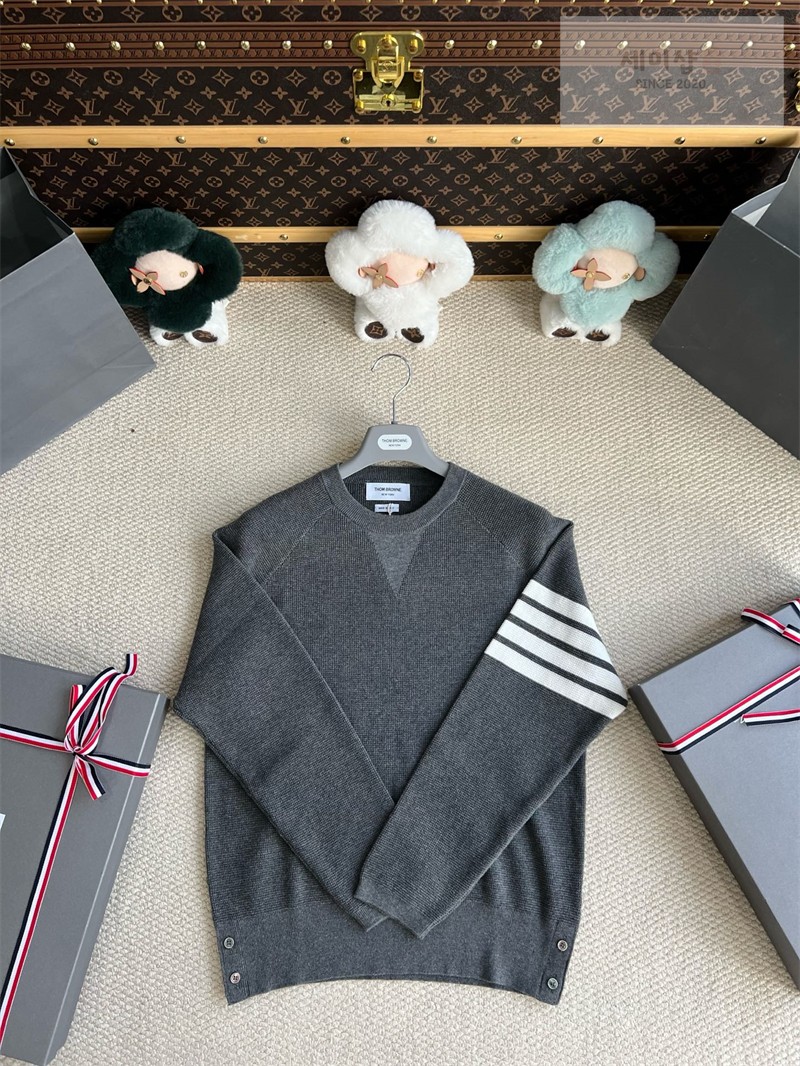 Thom Browne 톰브라운 사선완장 4-Bar 코튼 크루넥 니트 스웨터 네이비 의류 24번 이미지