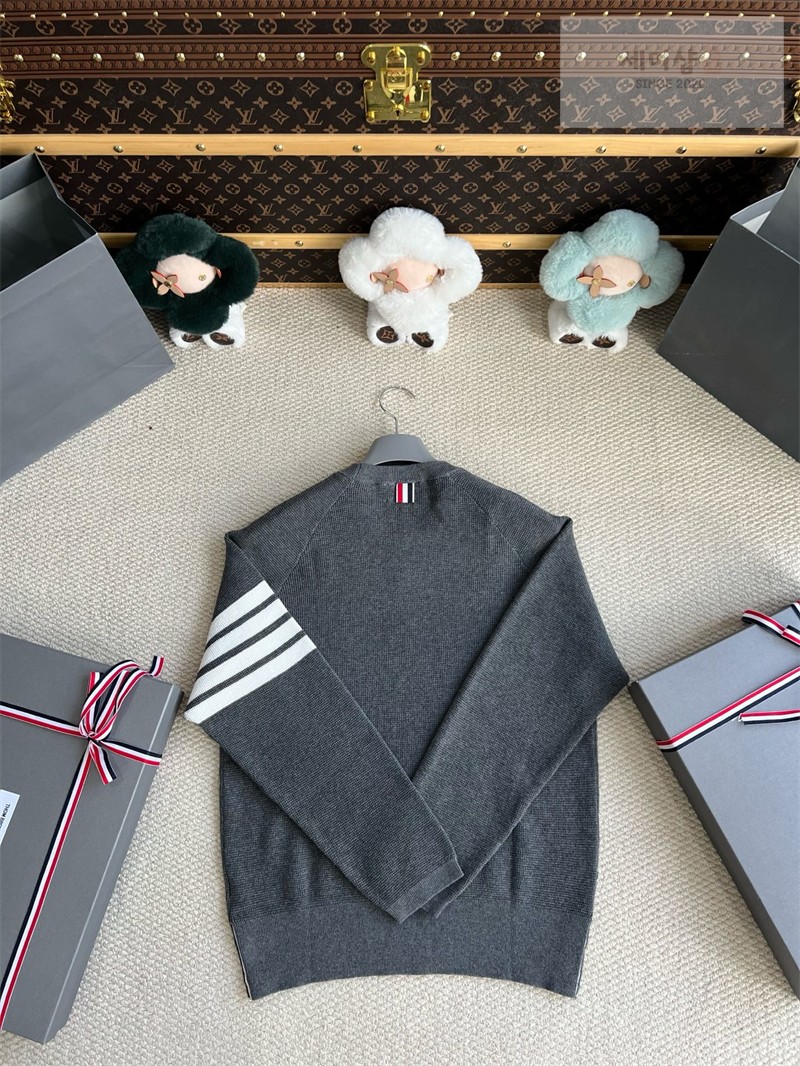 Thom Browne 톰브라운 사선완장 4-Bar 코튼 크루넥 니트 스웨터 네이비 의류 26번 이미지