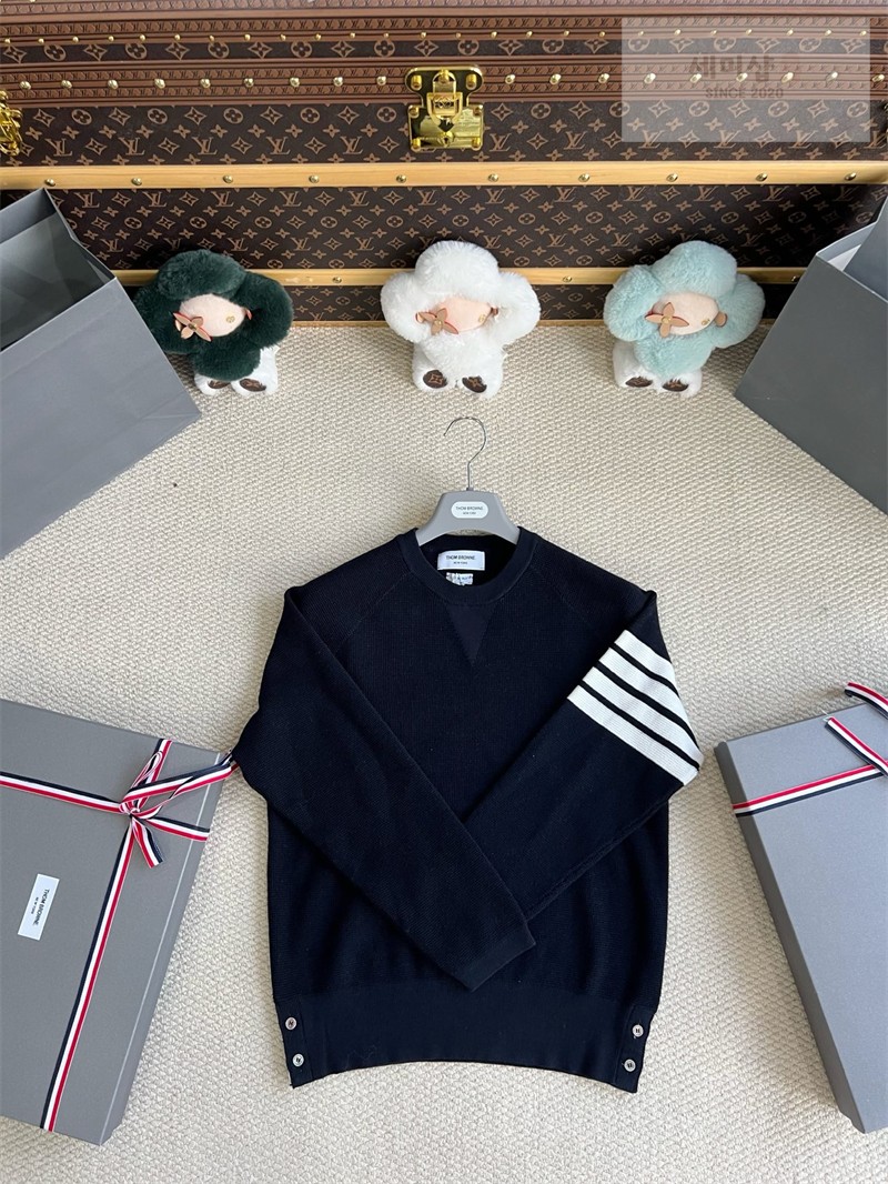 Thom Browne 톰브라운 사선완장 4-Bar 코튼 크루넥 니트 스웨터 네이비 의류 33번 이미지