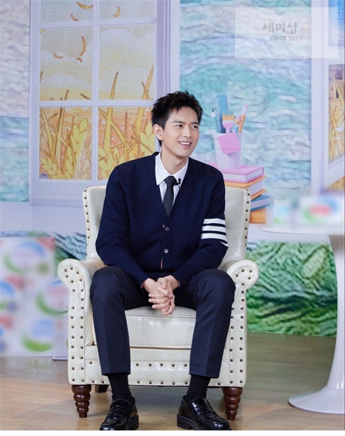 Thom Browne 톰브라운 사선완장 4-Bar 클래식 가디건 레플리카 21번 이미지 - 의류 | 세미샵 레플리카 사이트