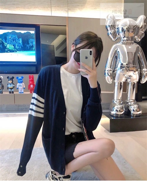 Thom Browne 톰브라운 사선완장 4-Bar 클래식 가디건 레플리카 28번 이미지 - 의류 | 세미샵 레플리카 사이트