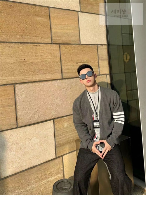 Thom Browne 톰브라운 사선완장 4-Bar 클래식 울 가디건 의류 22번 이미지