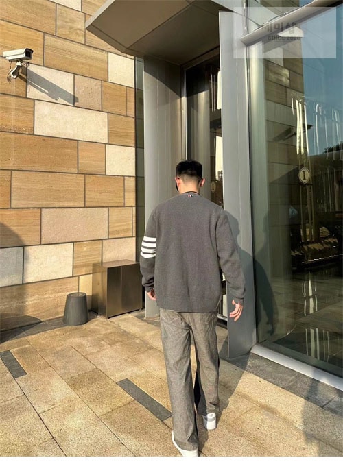 Thom Browne 톰브라운 사선완장 4-Bar 클래식 울 가디건 의류 31번 이미지