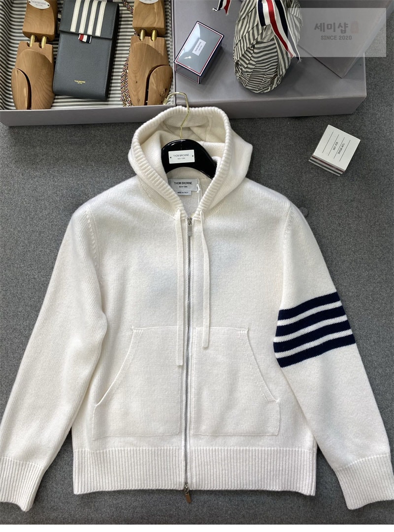 Thom Browne 톰브라운 사선완장 4-Bar 클래식 울 후드 집업 레플리카 4번 이미지 - 의류 | 세미샵 레플리카 사이트