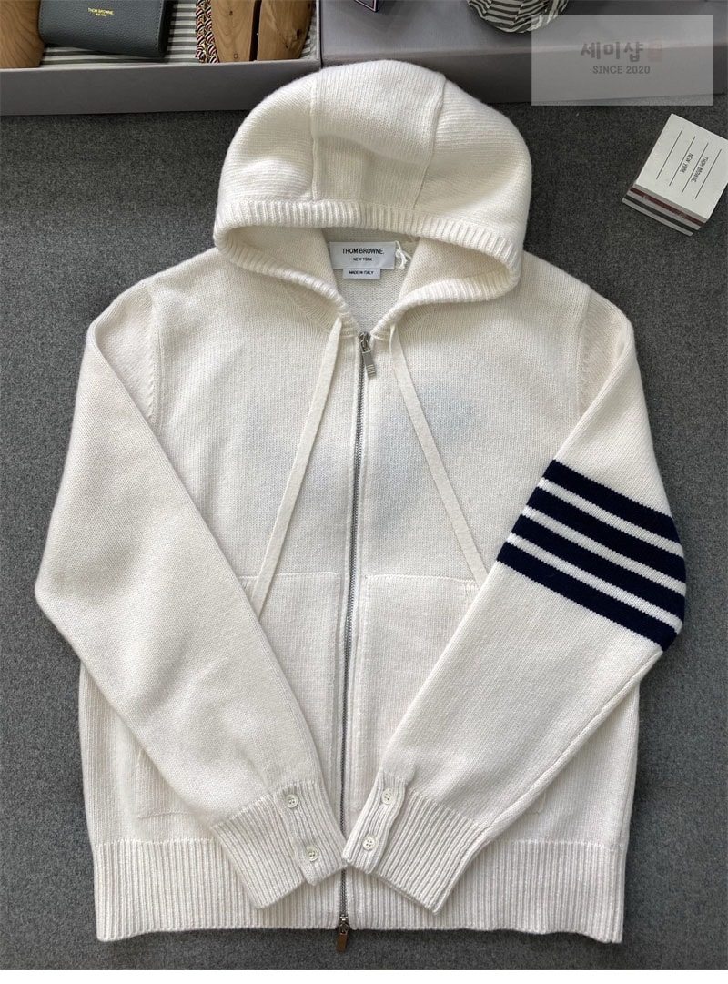 Thom Browne 톰브라운 사선완장 4-Bar 클래식 울 후드 집업 레플리카 7번 이미지 - 의류 | 세미샵 레플리카 사이트