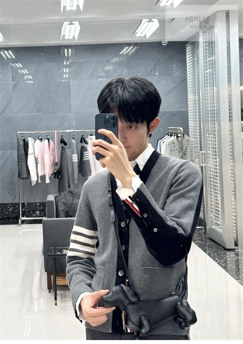 Thom Browne 톰브라운 사선완장 4-Bar 하프 가디건 레플리카 4번 이미지 - 의류 | 세미샵 레플리카 사이트
