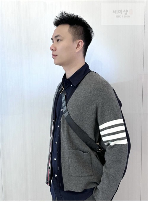 Thom Browne 톰브라운 사선완장 4-Bar 하프 가디건 레플리카 26번 이미지 - 의류 | 세미샵 레플리카 사이트