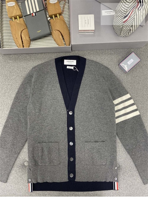 Thom Browne 톰브라운 사선완장 4-Bar 하프 가디건 레플리카 5번 이미지 - 의류 | 세미샵 레플리카 사이트