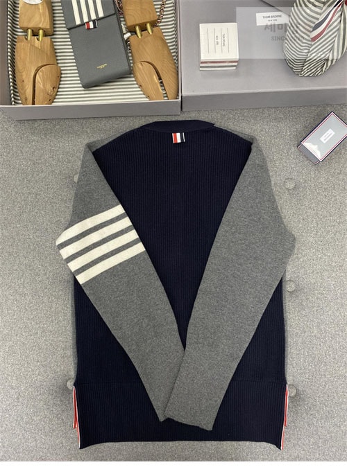 Thom Browne 톰브라운 사선완장 4-Bar 하프 가디건 레플리카 9번 이미지 - 의류 | 세미샵 레플리카 사이트