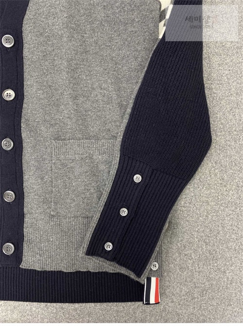 Thom Browne 톰브라운 사선완장 4-Bar 하프 가디건 레플리카 15번 이미지 - 의류 | 세미샵 레플리카 사이트