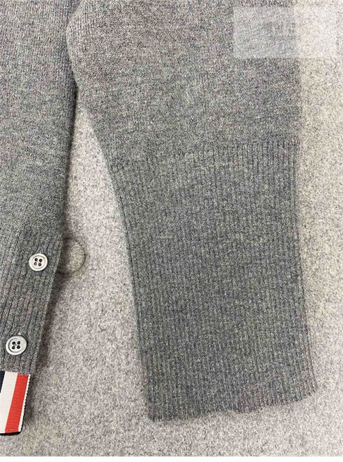 Thom Browne 톰브라운 사선완장 4-Bar 하프 가디건 레플리카 20번 이미지 - 의류 | 세미샵 레플리카 사이트