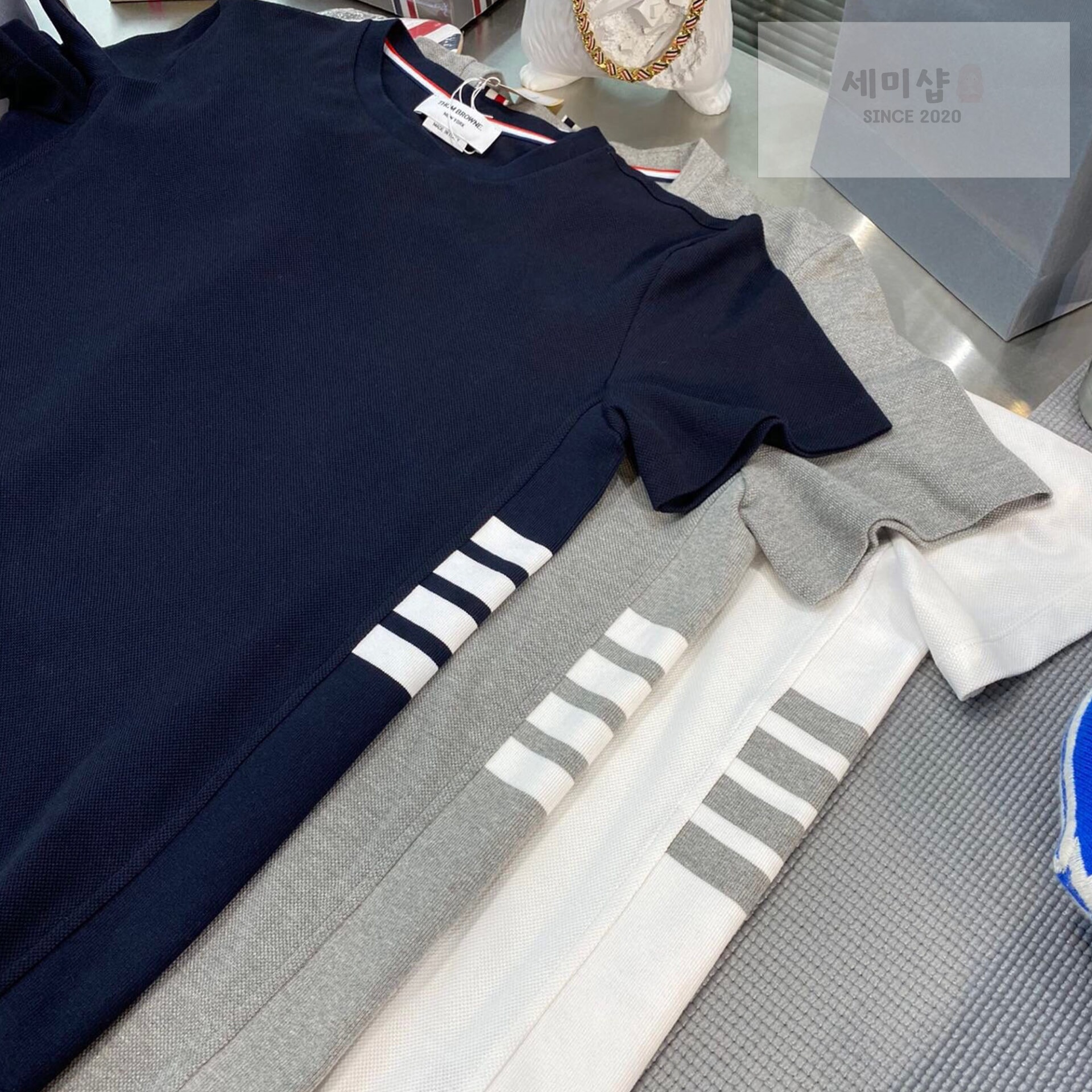 Thom Browne 톰브라운 사이드라인 반팔 티셔츠 “3COLOR” NO.1 의류 1번 이미지